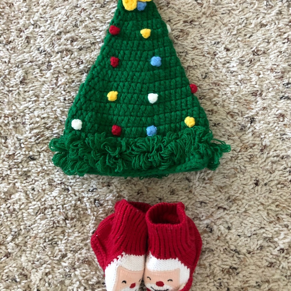 Newborn Handmade Christmas Hat & Bootie Set